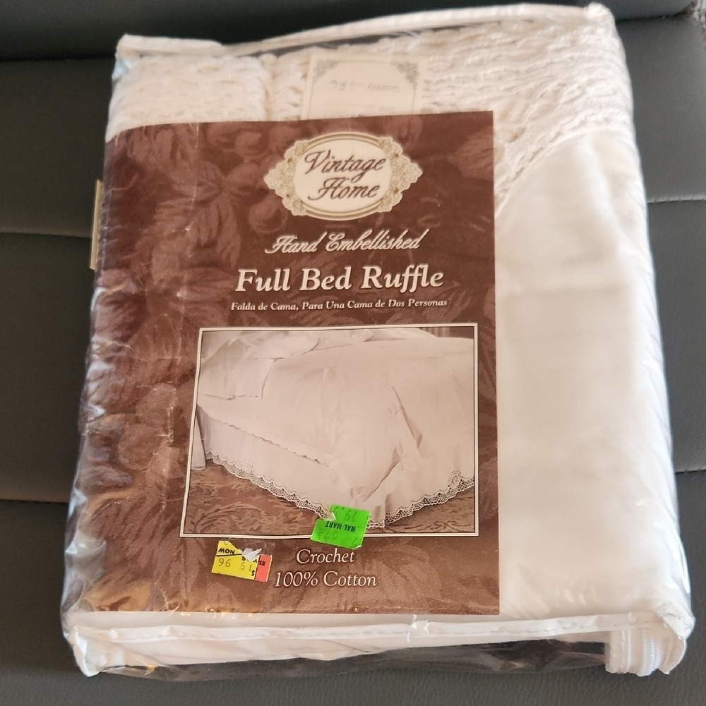 NWT Vintage White Full Bed Ruffle